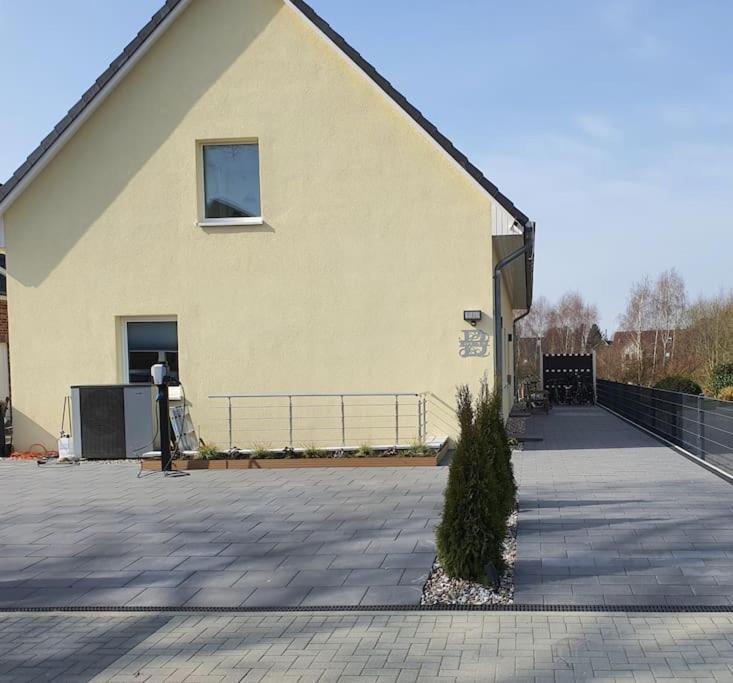 Kiel-Russee Familienwohnung, Lademoeglichkeit, Co2 Frei Exterior foto